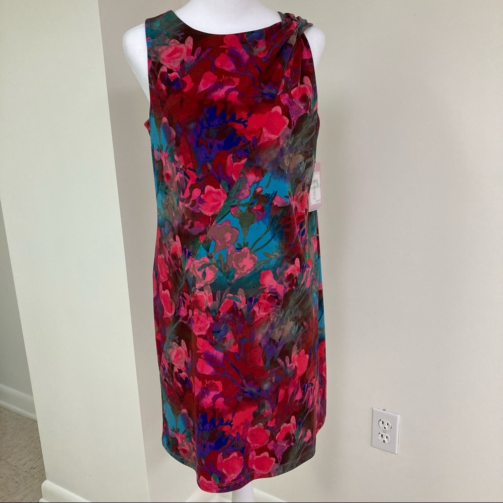 💙🌺 NWT Vince Camuto bright dress w/soft fabric & pink liner